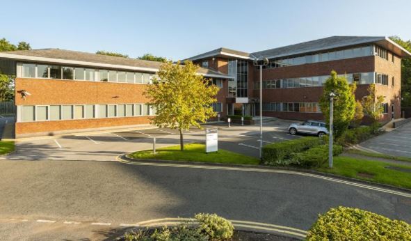 Wilmslow Rd, Cheadle to rent Building Photo- Image 1 of 5