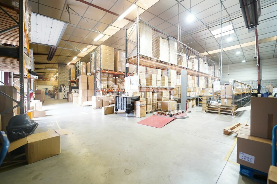 Light Industrial in Chassieu to rent Building Photo- Image 1 of 12