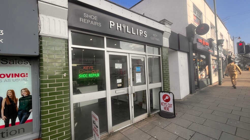 1 Eastwood Rd, Rayleigh to rent - Building Photo - Image 2 of 2