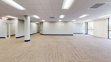 1100 Northpoint Pky, West Palm Beach, FL to rent Interior Photo- Image 2 of 12