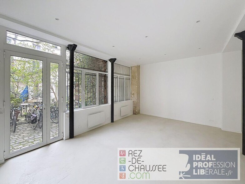 Light Industrial in Paris to rent - Building Photo - Image 2 of 7