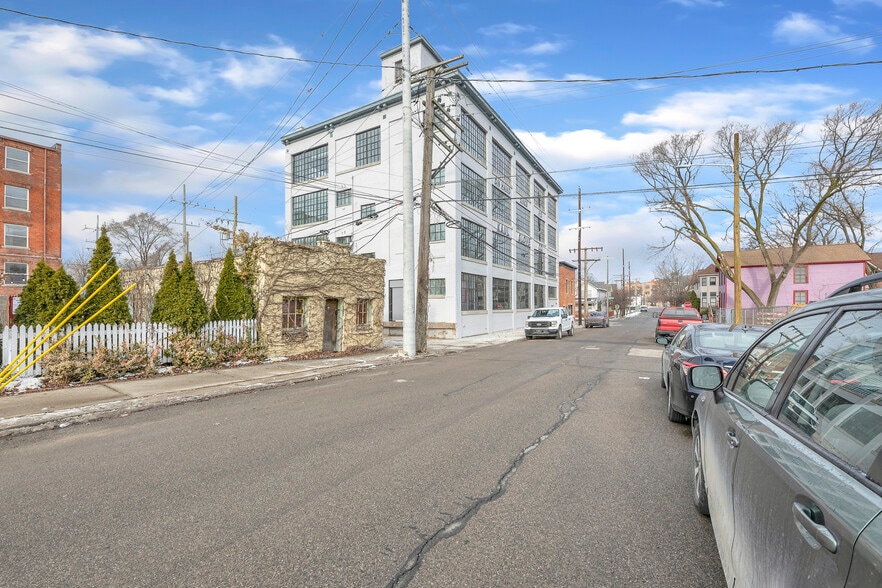 1441 Brooklyn St, Detroit, MI to rent - Building Photo - Image 2 of 6