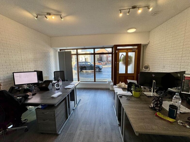 89 Liverpool Rd, Manchester to rent - Building Photo - Image 3 of 7