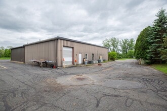 31 Campus Plaza Rd, Hadley, MA to rent Aerial- Image 2 of 5