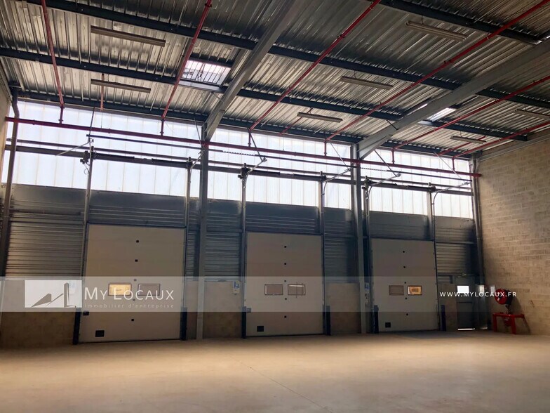 Route Principale Du Port, Gennevilliers to rent - Building Photo - Image 2 of 10