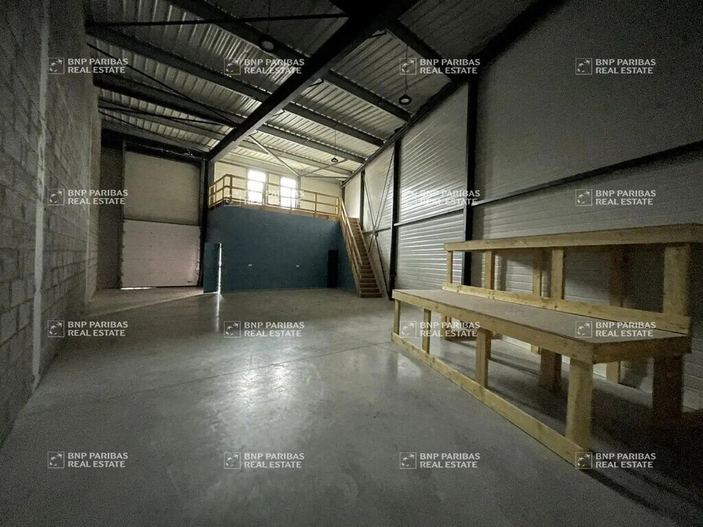 Location Local d'activités 190 m² - Photo 1