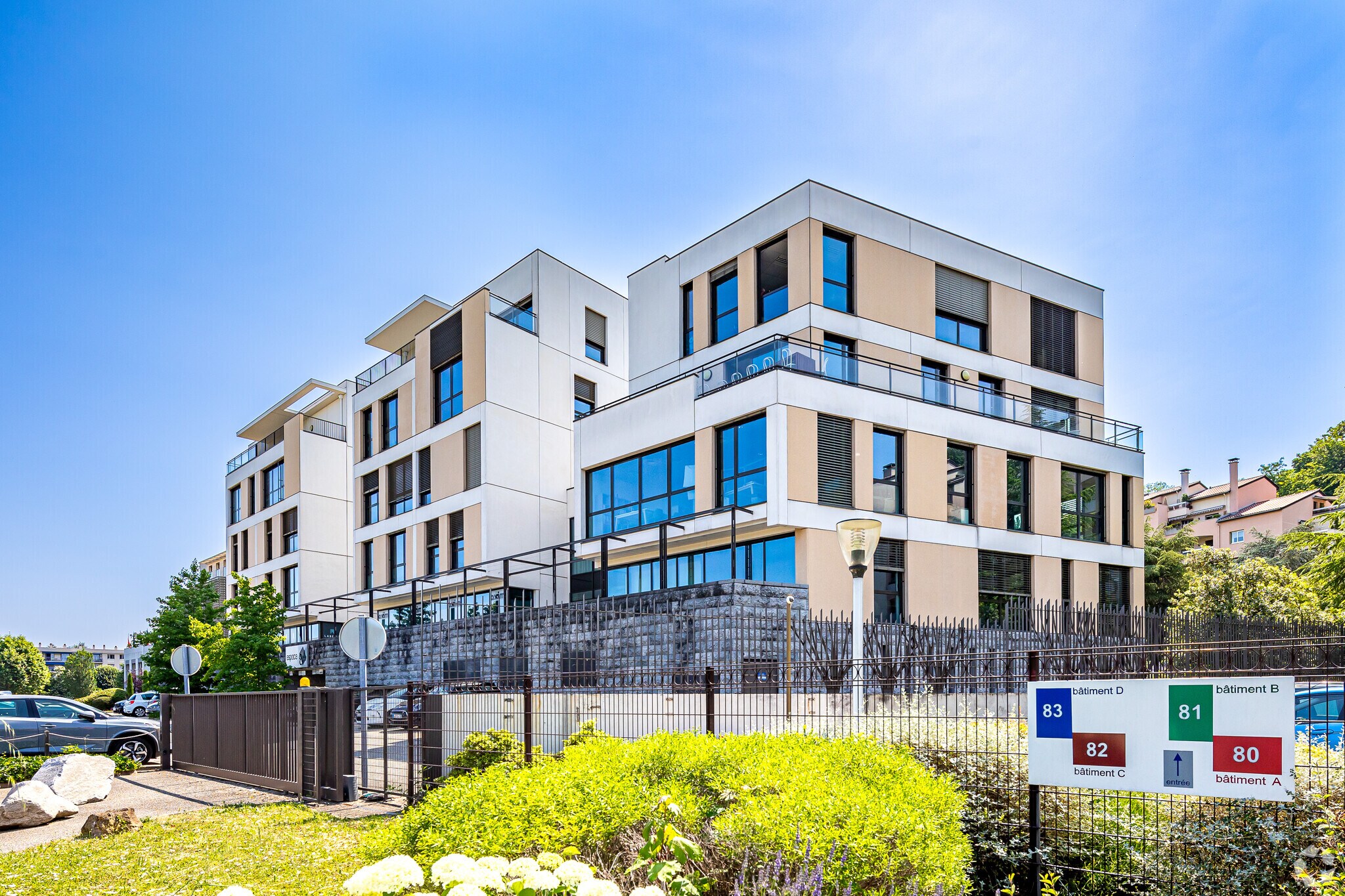 Office in Lyon to rent Primary Photo- Image 1 of 3