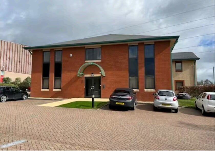 Smeaton Clos, Aylesbury to rent - Building Photo - Image 3 of 18