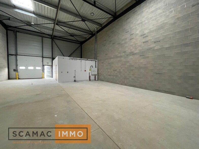 Industrial in Savigny-le-Temple to rent - Building Photo - Image 1 of 4