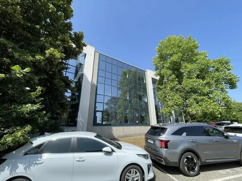 151 Route De Vourles, Saint-Genis-Laval for sale - Building Photo - Image 2 of 12
