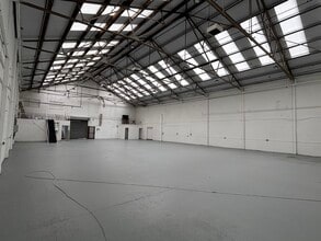 2 Abercromby Ave, High Wycombe to rent Interior Photo- Image 2 of 2