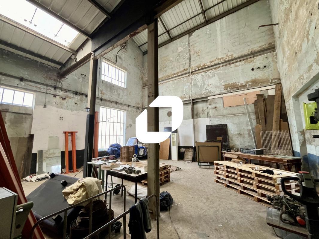 Light Industrial in Neuville-sur-Saône to rent Interior Photo- Image 1 of 13