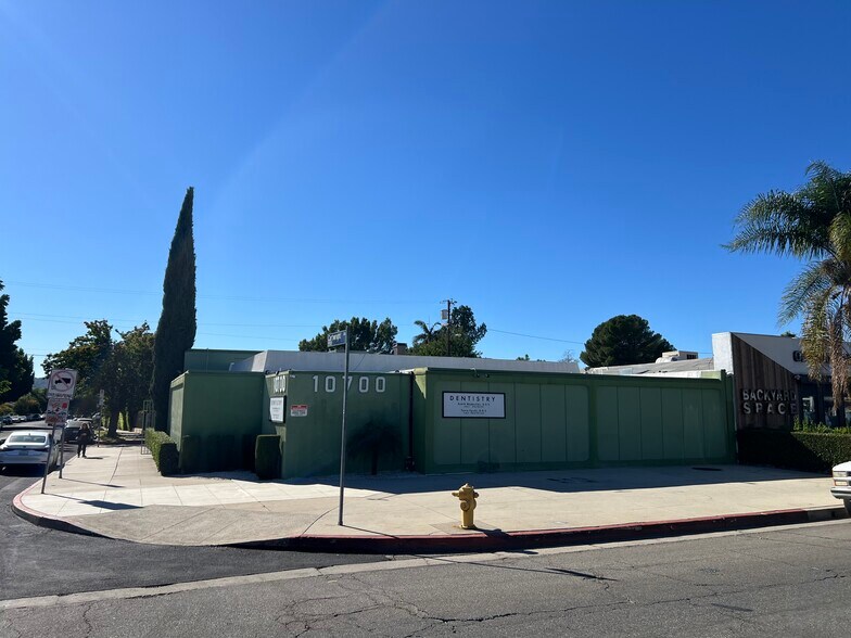 10700 Burbank Blvd, North Hollywood, CA for sale - Building Photo - Image 3 of 22