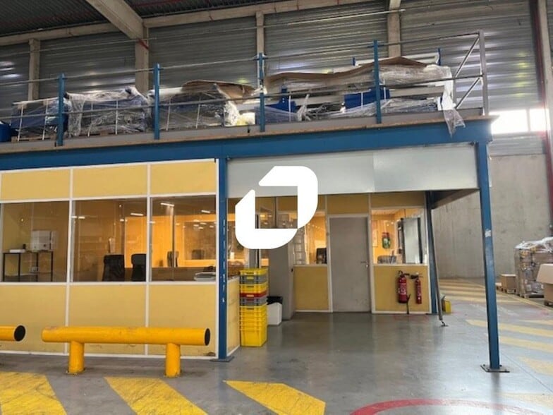 Industrial in Herblay-sur-Seine to rent - Building Photo - Image 3 of 8