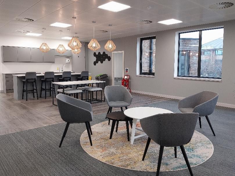 Manor Royal, Crawley to rent Interior Photo- Image 1 of 3