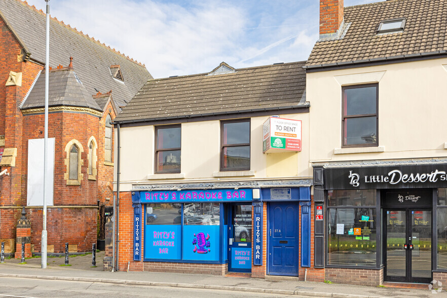 37 Holywell St, Chesterfield to rent - Building Photo - Image 2 of 2