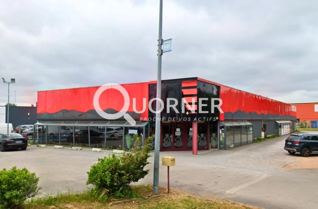 Location Commerce 900 m² - Photo 1