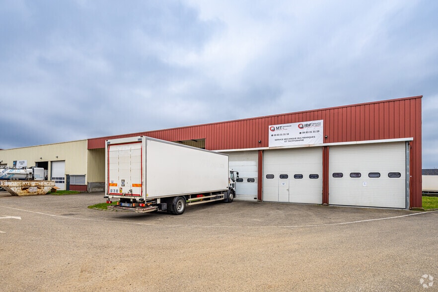 15 Avenue De Montmartin, Corbas to rent - Building Photo - Image 2 of 36