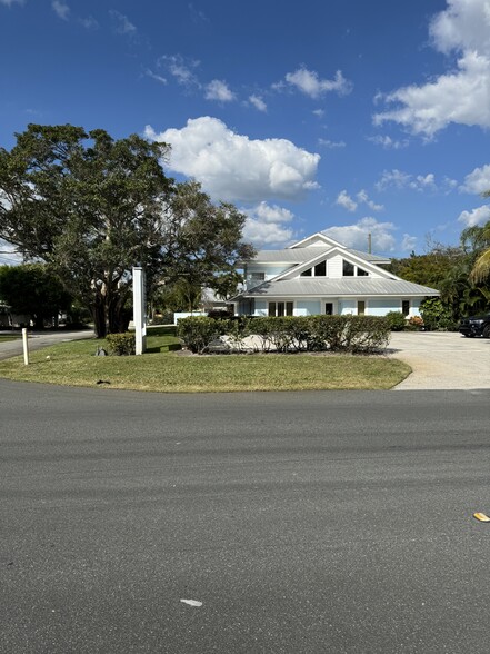 801 SE Osceola St, Stuart, FL for sale - Building Photo - Image 1 of 16