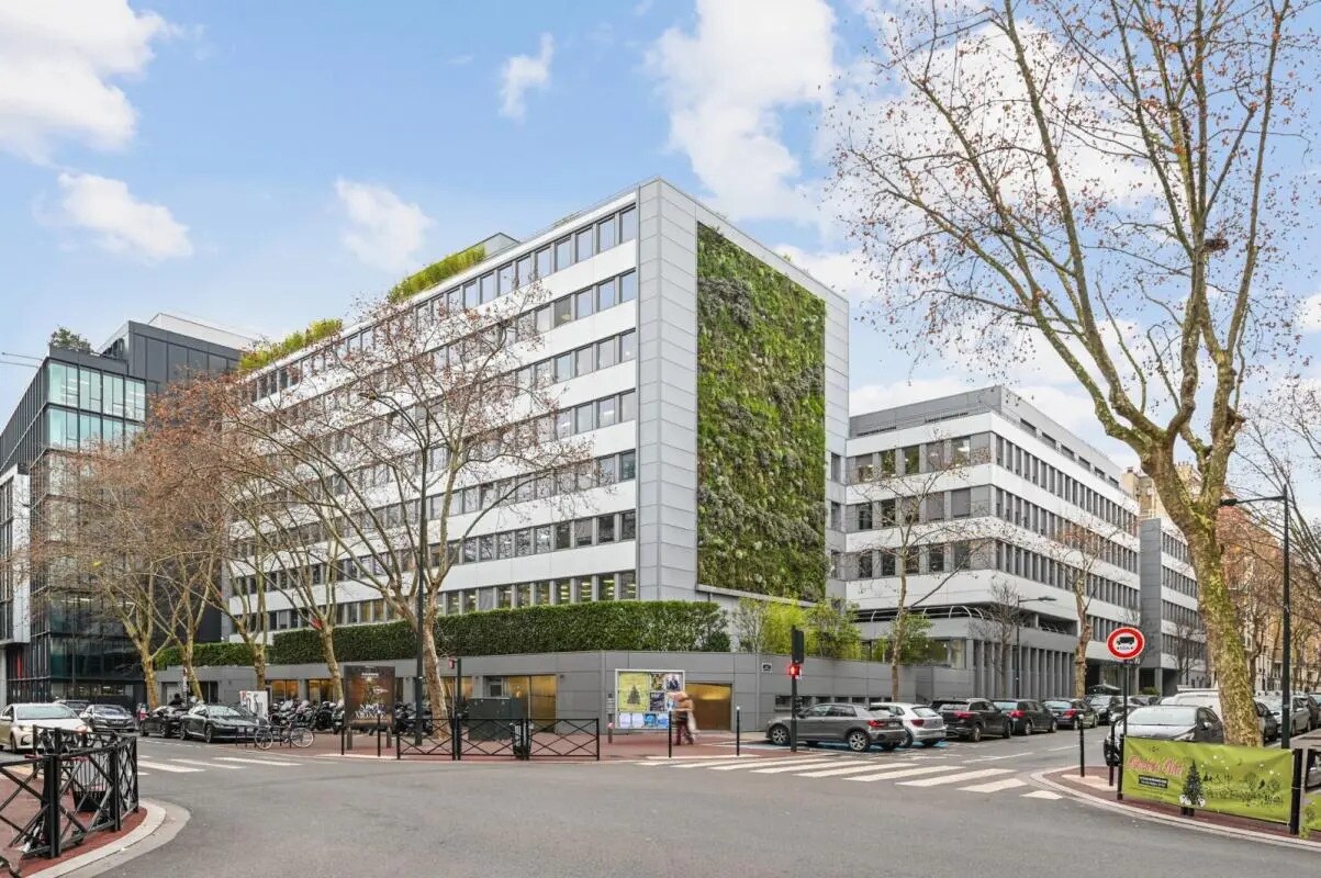 Office in Clichy to rent Building Photo- Image 1 of 8