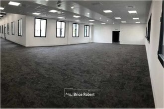 Office in Vénissieux to rent Interior Photo- Image 2 of 17