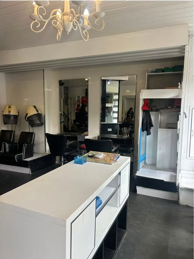 359-361 Holmlea Rd, Glasgow, GLG G44 4BP - Unit 359 - - Interior Photo - Image 1 of 6