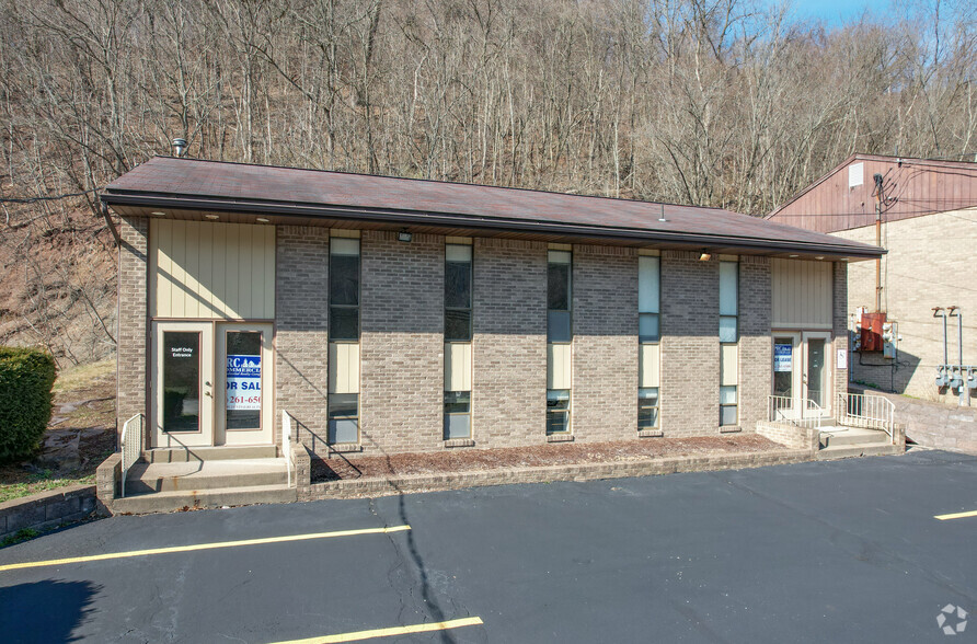 3021 Jacks Run Rd, Mckeesport, PA for rent - Primary Photo - Image 1 of 19