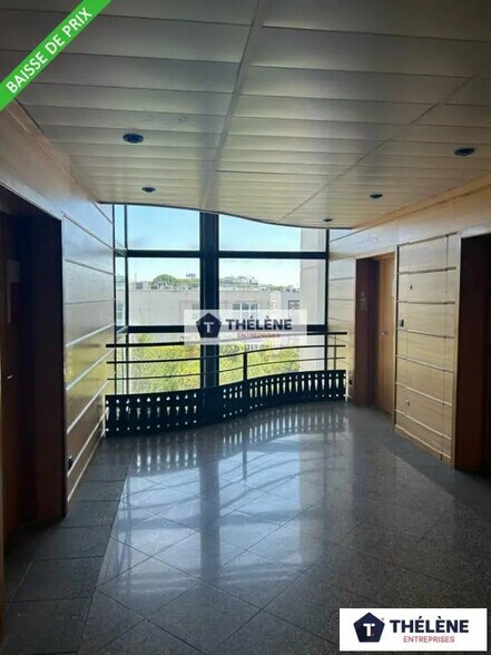 Office in Montpellier to rent - Lobby - Image 2 of 5