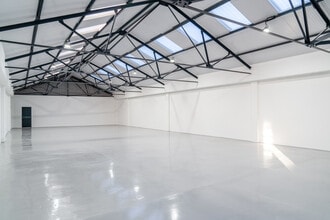 23 Crown Rd, Enfield to rent Interior Photo- Image 2 of 3