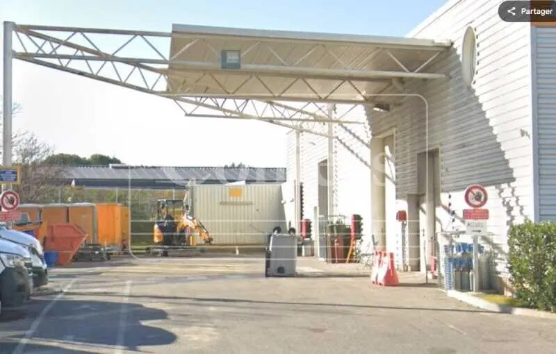 Light Industrial in Aix-en-Provence to rent - Building Photo - Image 3 of 3