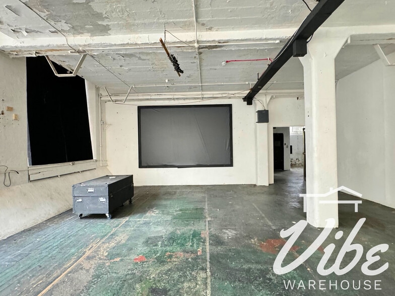 Smeed Rd, London to rent - Building Photo - Image 2 of 7