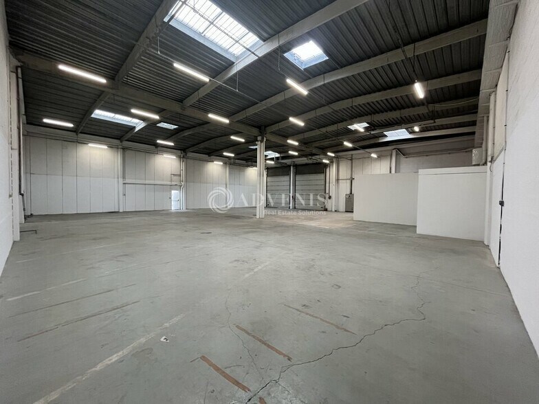 Light Industrial in Valenton to rent - Interior Photo - Image 3 of 7