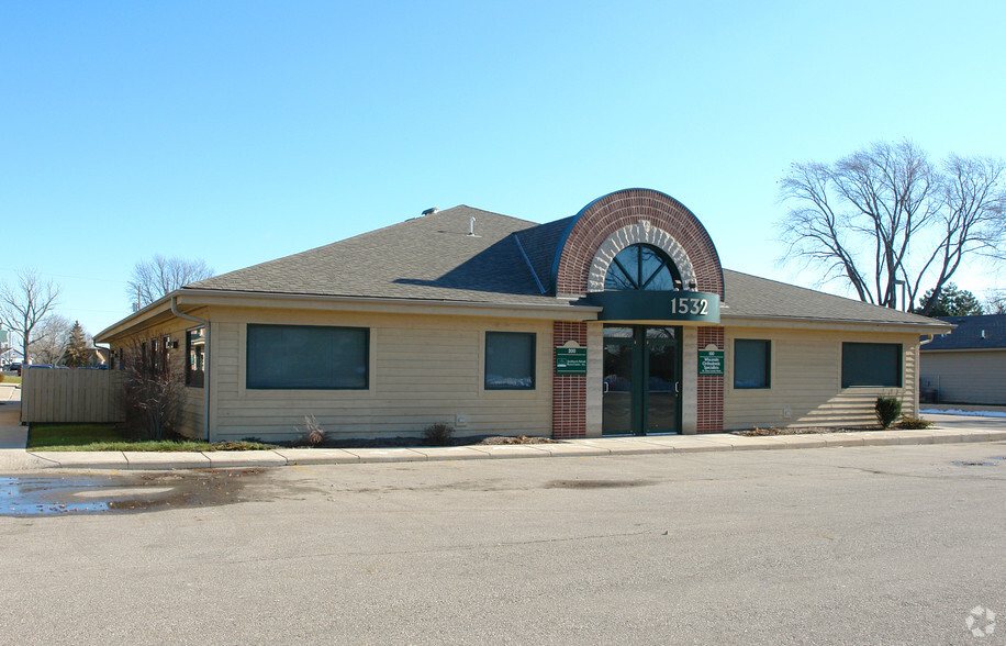 1532 S Green Bay Rd, Racine, WI for sale - Primary Photo - Image 1 of 1