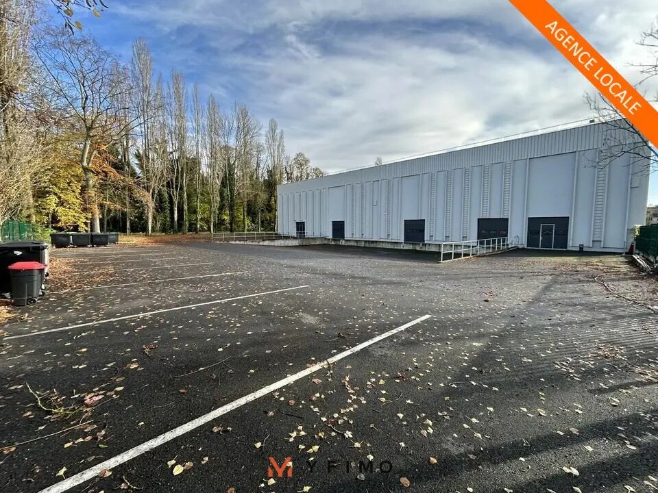 Industrial in Saint-Ouen-l'Aumône to rent Building Photo- Image 1 of 4