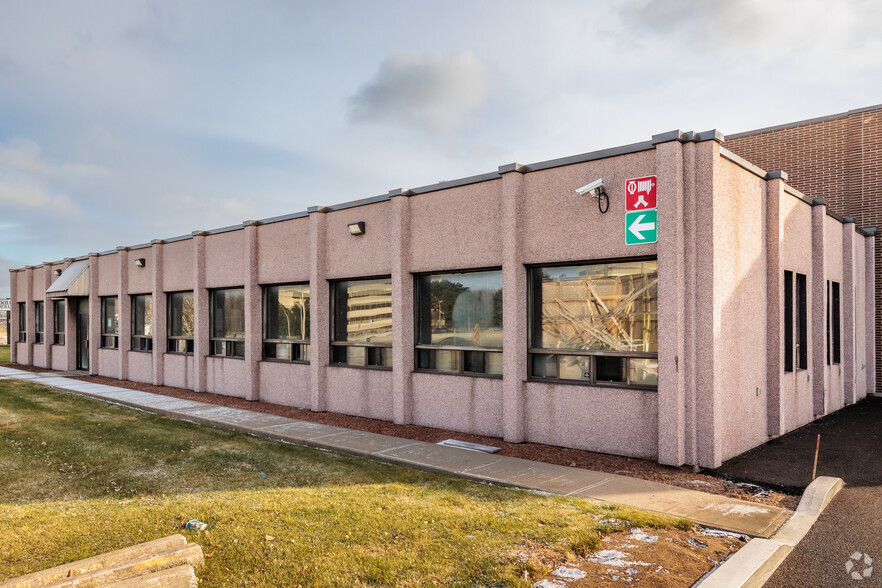 1400 Rte Transcanadienne, Dorval, QC for rent - Building Photo - Image 1 of 8