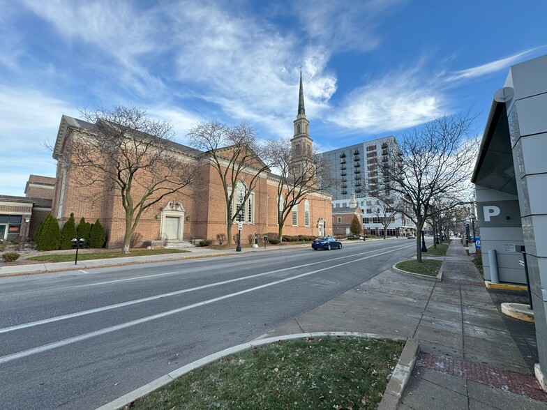 300 W Wayne St, Fort Wayne, IN for rent - Building Photo - Image 3 of 9