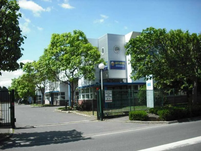 Office in Bondy to rent - Building Photo - Image 2 of 8