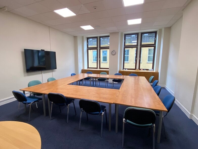 121 George St, Edinburgh to rent - Building Photo - Image 2 of 12